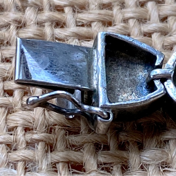 BEAUTIFUL JUDITH JACK STERLING VINTAGE MARCASITE ART DECO STYLE BRACELET
7” - Picture 9 of 10